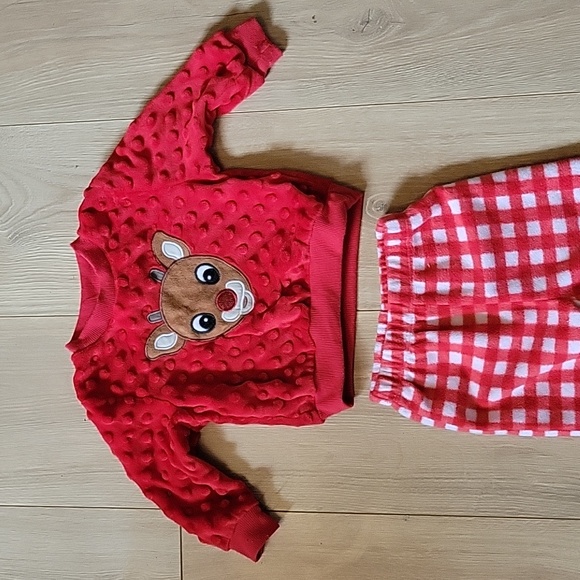 Rudolph 6 months outfit - Picture 2 of 5